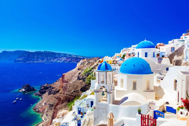 Read more about the article Exploring History: A Guide To Traveling To Greece