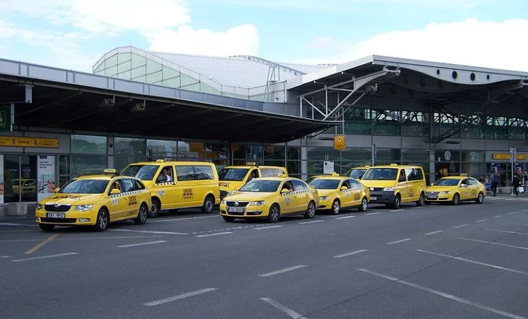 Read more about the article Find the Best Airport Taxi Near Me: A Comprehensive Guide