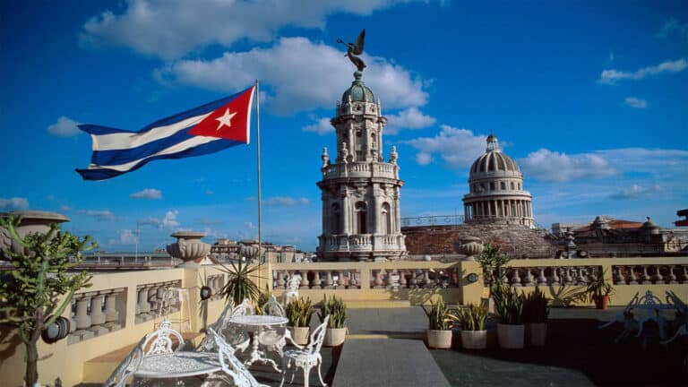 Lee más sobre el artículo Viajar a Cuba: Descubriendo un Paraíso Atemporal